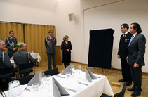 18. soitiemme jälkeisen tykistön tarkastajan, eversti Esko Hartikaisen muotokuva paljastetaan.