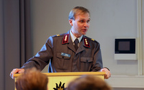 Tykistön tarkastaja, eversti Lahtinen.