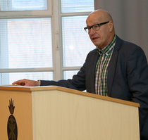 Puheenjohtaja Harri Kainulainen avaa Tykkimiesseminaarin.